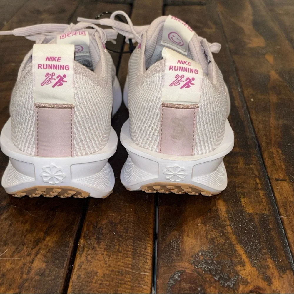 Nike Women’s Interact Run Running Shoes - Picture 15 of 16